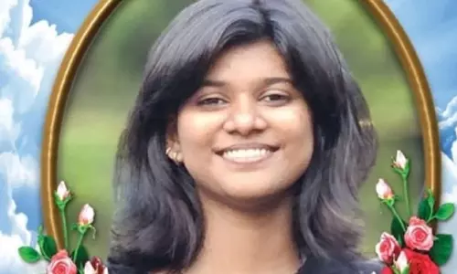 നഴ്സിങ് വിദ്യാര്ഥിനി തൂങ്ങിമരിച്ച നിലയില് നഴ്സിങ് വിദ്യാര്ഥിനി തൂങ്ങിമരിച്ച നിലയില്