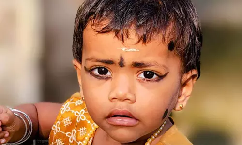 അച്ഛന്‍ പിക്ക്അപ് വാന്‍ പിന്നോട്ടെടുക്കുന്നതിനിടെ അപകടം; ഒന്നര വയസ്സുകാരി മരിച്ചു