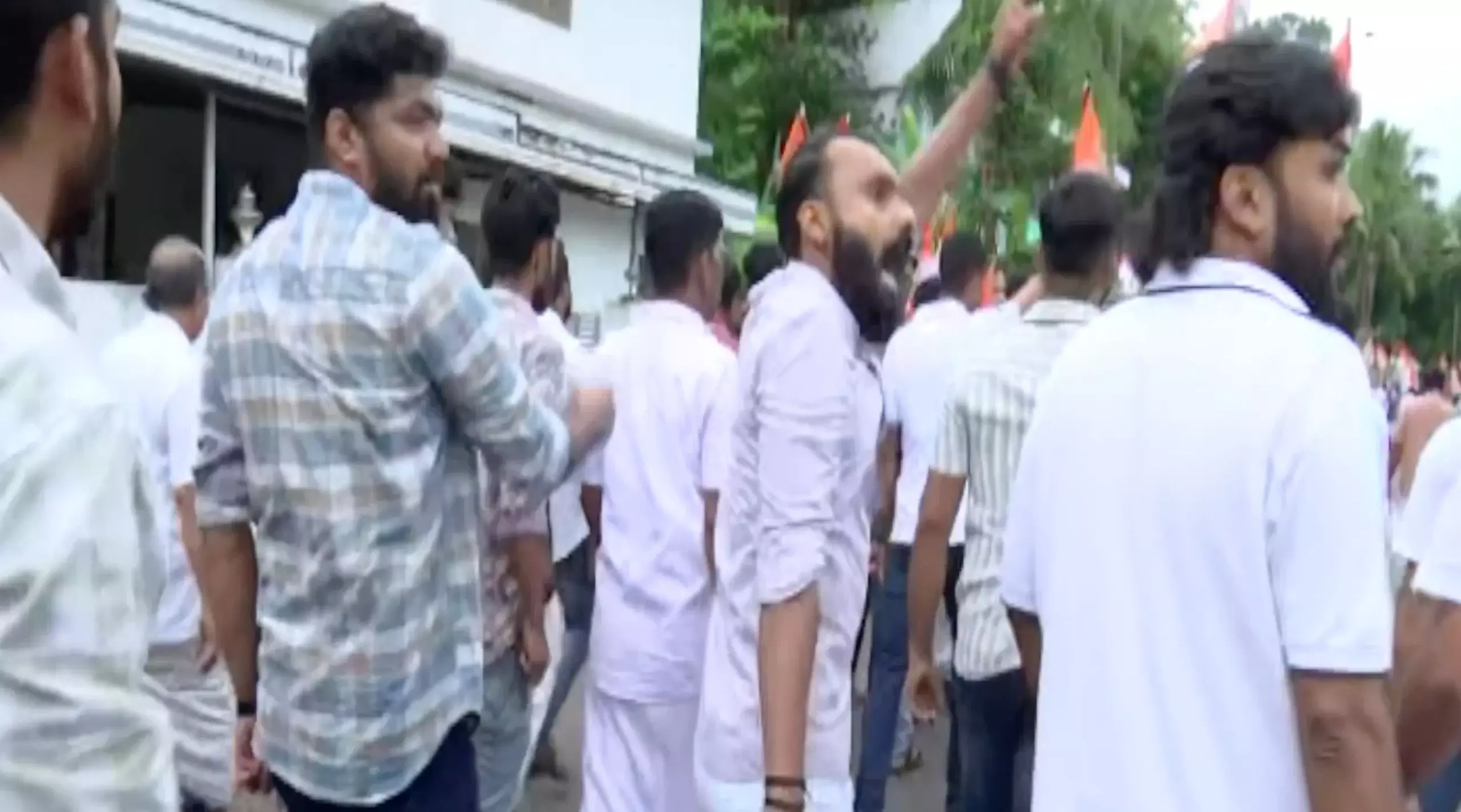 ധീരജിനെ കുത്തിയ കത്തി അറബിക്കടലില്‍ എറിഞ്ഞിട്ടില്ല; കണ്ണൂരില്‍ കൊലവിളിയുമായി യൂത്ത് കോണ്‍ഗ്രസ്