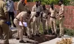 സര്വീസ് സ്റ്റേഷന് വളപ്പിലെ കുഴിയില് ജീര്ണിച്ച മൃതദേഹം സര്വീസ് സ്റ്റേഷന് വളപ്പിലെ കുഴിയില് ജീര്ണിച്ച മൃതദേഹം