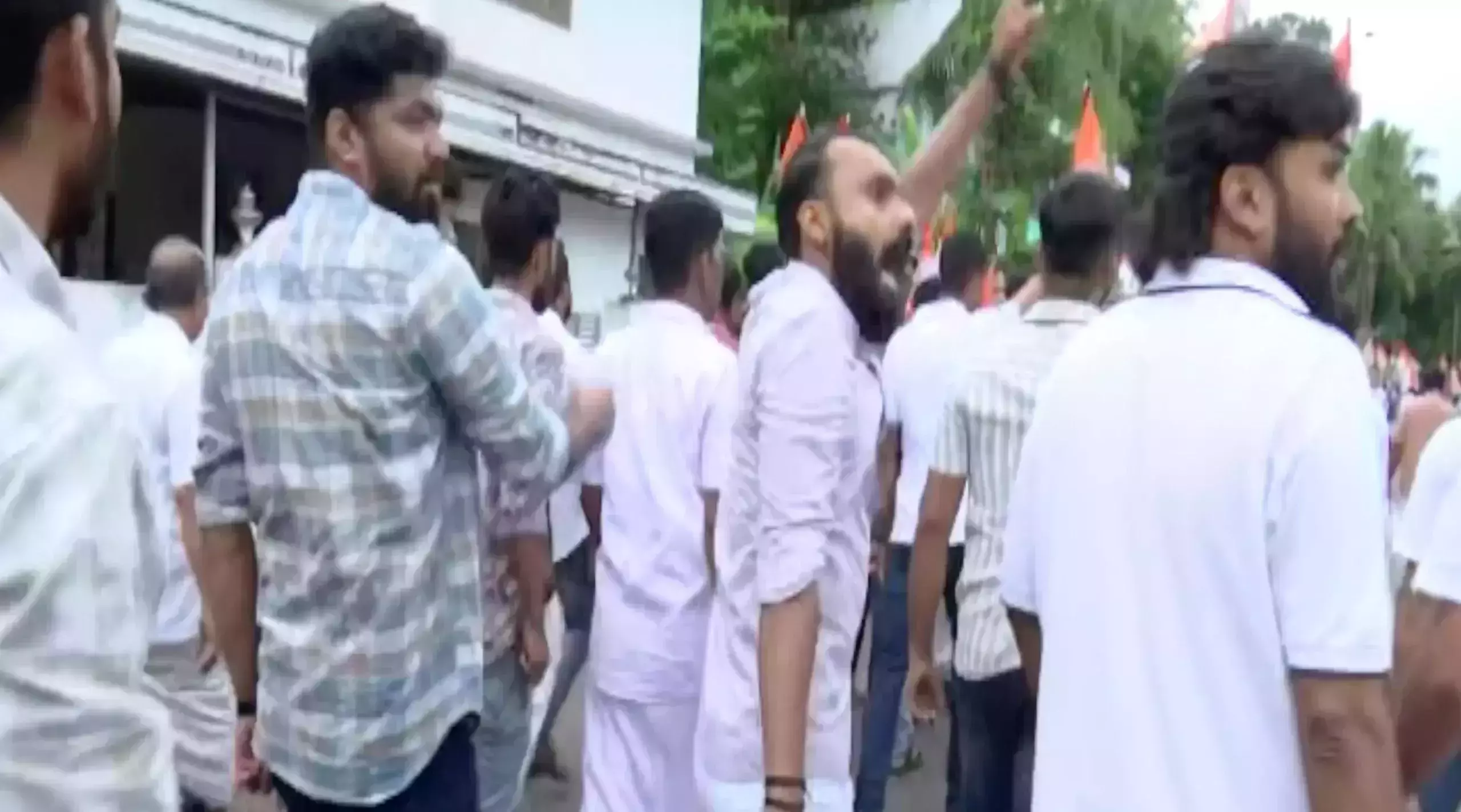 ധീരജിനെ കുത്തിയ കത്തി അറബിക്കടലില്‍ എറിഞ്ഞിട്ടില്ല; കണ്ണൂരില്‍ കൊലവിളിയുമായി യൂത്ത് കോണ്‍ഗ്രസ്