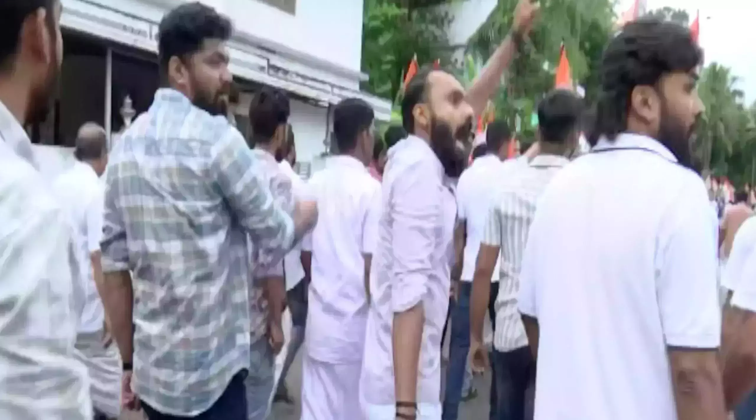 ധീരജിനെ കുത്തിയ കത്തി അറബിക്കടലില് എറിഞ്ഞിട്ടില്ല; കണ്ണൂരില് കൊലവിളിയുമായി യൂത്ത് കോണ്ഗ്രസ് ധീരജിനെ കുത്തിയ കത്തി അറബിക്കടലില് എറിഞ്ഞിട്ടില്ല; കണ്ണൂരില് കൊലവിളിയുമായി യൂത്ത് കോണ്ഗ്രസ്