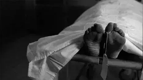 നാലാം ക്ലാസ് വിദ്യാര്ഥിനി തൂങ്ങിമരിച്ച നിലയില് നാലാം ക്ലാസ് വിദ്യാര്ഥിനി തൂങ്ങിമരിച്ച നിലയില്
