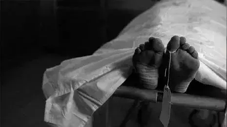 കാമുകിയുടെ വീട്ടില് നിന്ന് വൈദ്യുതാഘാതമേറ്റ് യുവാവ് മരിച്ചു; മരണത്തില് ദുരൂഹതയെന്ന് കുടുംബം കാമുകിയുടെ വീട്ടില് നിന്ന് വൈദ്യുതാഘാതമേറ്റ് യുവാവ് മരിച്ചു; മരണത്തില് ദുരൂഹതയെന്ന് കുടുംബം