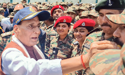 പാകിസ്താന് സാമ്പത്തിക സഹായം നല്‍കുന്ന ഐഎംഎഫിന്റെ നിലപാടിനെതിരേ രൂക്ഷവിമര്‍ശനവുമായി രാജ്നാഥ് സിങ്