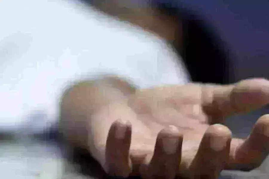 കൊല്ലത്ത് മാതാവ് കഴുത്തറുത്ത് കൊല്ലപ്പെട്ടു; മകന്‍ തൂങ്ങിമരിച്ച നിലയില്‍