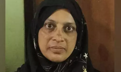 വീട്ടിലേക്ക് കയറുന്നതിനിടെ മിന്നലേറ്റ് മധ്യവയസ്ക മരിച്ചു; ഭര്ത്താവിന് ഗുരുതര പരിക്ക് വീട്ടിലേക്ക് കയറുന്നതിനിടെ മിന്നലേറ്റ് മധ്യവയസ്ക മരിച്ചു; ഭര്ത്താവിന് ഗുരുതര പരിക്ക്