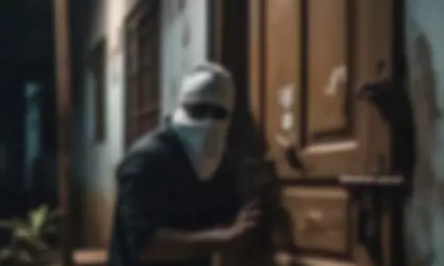 ദമ്പതിമാര്‍ ഹജ്ജിന് പോയി; പൂട്ടിയിട്ട വീട്ടില്‍ മോഷണ ശ്രമം