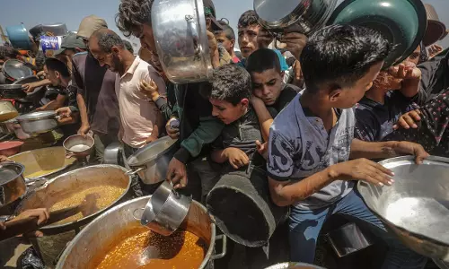 ഉടനടി നടപടി സ്വീകരിച്ചില്ലെങ്കില്‍ ഗസയില്‍ ആയിരങ്ങള്‍ പട്ടിണി കിടന്ന് മരിക്കും; മുന്നറിയിപ്പുമായി ലോകരാജ്യങ്ങള്‍