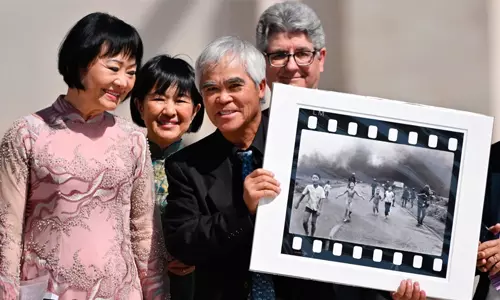 നാപാം ഗേള്‍ ഫോട്ടോ എടുത്തത് ഇനി മുതല്‍ നിക്ക് ഊട്ടല്ല; പേര് നീക്കം ചെയ്ത് വേള്‍ഡ് പ്രസ് ഫോട്ടോ