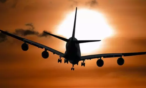 പൈലറ്റ് ബാത്ത്‌റൂമില്‍, സഹ പൈലറ്റ് കുഴഞ്ഞു വീണു; നിയന്ത്രണമില്ലാതെ വിമാനം പറന്നത് പത്തുമിനിറ്റ്