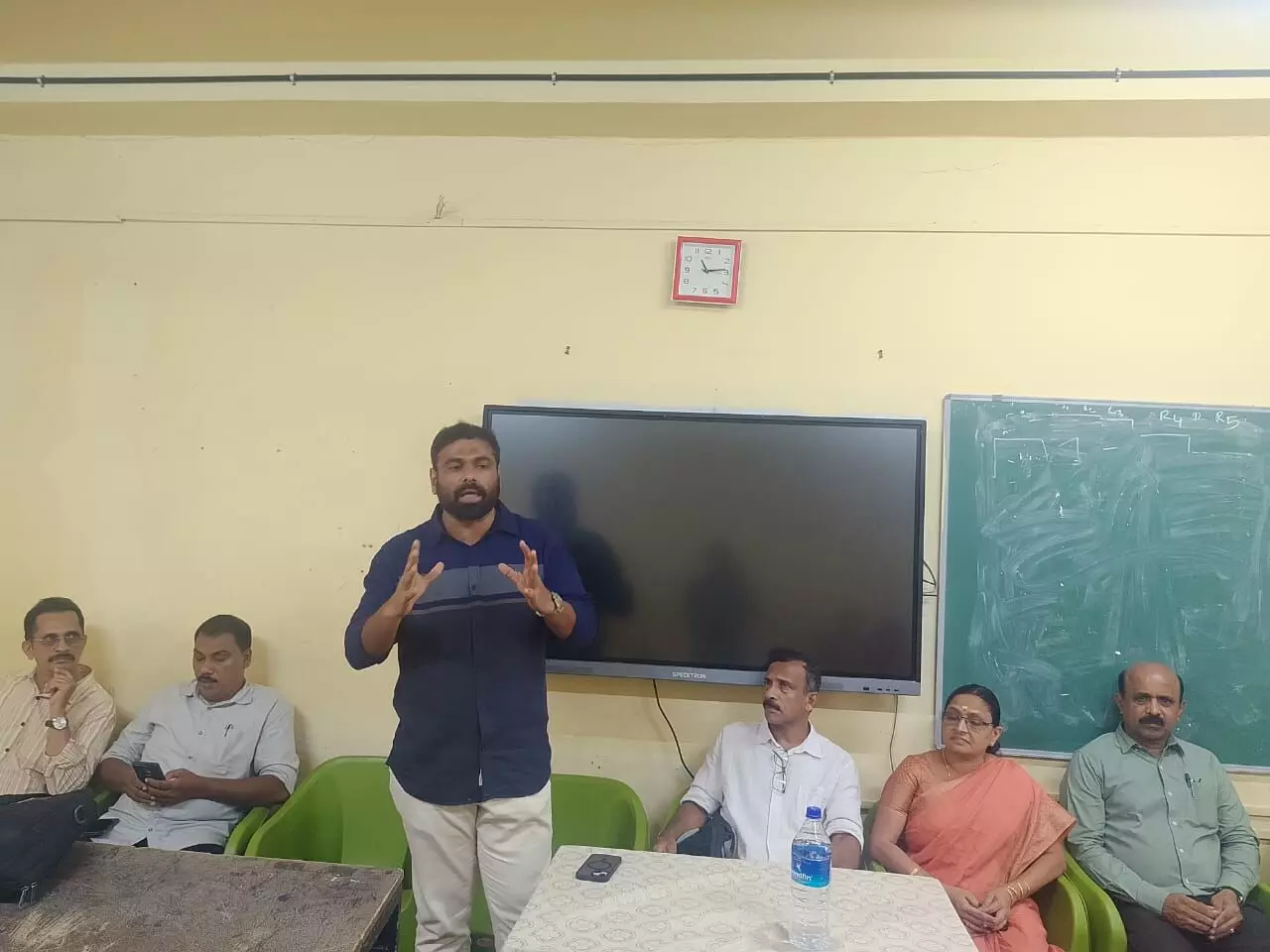 2000 കുഞ്ഞുങ്ങള്‍ ലഹരിക്കെതിരെ നിറം കൊടുക്കുന്നു