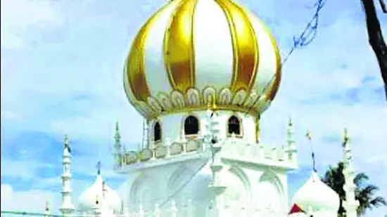 മഹാരാഷ്ട്ര സര്ക്കാരിന് തിരിച്ചടി; ദര്ഗ പൊളിക്കുന്നത് തടഞ്ഞ് സുപ്രിംകോടതി മഹാരാഷ്ട്ര സര്ക്കാരിന് തിരിച്ചടി; ദര്ഗ പൊളിക്കുന്നത് തടഞ്ഞ് സുപ്രിംകോടതി