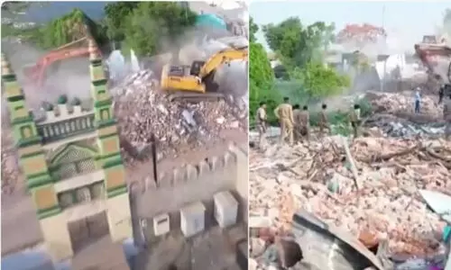 അഹമദാബാദില് നൂറുകണക്കിന് വീടുകള് പൊളിച്ചു; ആയിരക്കണക്കിന് പേര് തെരുവില് അഹമദാബാദില് നൂറുകണക്കിന് വീടുകള് പൊളിച്ചു; ആയിരക്കണക്കിന് പേര് തെരുവില്