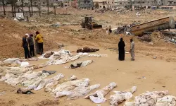 ഗസയിലെ അതിക്രൂര നടപടികള് നിര്ത്തിയില്ലെങ്കില് ഇസ്രായേലിനെതിരെ ഉപരോധം: യുകെ, ഫ്രാന്സ്, കാനഡ ഗസയിലെ അതിക്രൂര നടപടികള് നിര്ത്തിയില്ലെങ്കില് ഇസ്രായേലിനെതിരെ ഉപരോധം: യുകെ, ഫ്രാന്സ്, കാനഡ