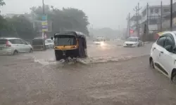 ഓവുചാലില് വീണ പെണ്കുട്ടിയ രക്ഷിക്കാന് ശ്രമിച്ച യുവാവ് മരിച്ചു; പെണ്കുട്ടി രക്ഷപ്പെട്ടു ഓവുചാലില് വീണ പെണ്കുട്ടിയ രക്ഷിക്കാന് ശ്രമിച്ച യുവാവ് മരിച്ചു; പെണ്കുട്ടി രക്ഷപ്പെട്ടു