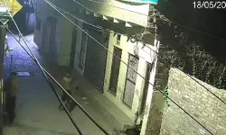 മുസ്ലിം വീടുകളിലെ സിസിടിവി കാമറകള് നശിപ്പിച്ചു (വീഡിയോ) മുസ്ലിം വീടുകളിലെ സിസിടിവി കാമറകള് നശിപ്പിച്ചു (വീഡിയോ)