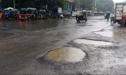 ബംഗളൂരുവിലെ റോഡുകള് മോശം; ശാരീരികവും മാനസികവുമായ ആഘാതമുണ്ടാക്കി 50 ലക്ഷം നഷ്ടപരിഹാരം ആവശ്യപ്പെട്ട് ബിബിഎംപിക്ക് നോട്ടിസ് അയച്ച് യുവാവ് ബംഗളൂരുവിലെ റോഡുകള് മോശം; ശാരീരികവും മാനസികവുമായ ആഘാതമുണ്ടാക്കി 50 ലക്ഷം നഷ്ടപരിഹാരം ആവശ്യപ്പെട്ട് ബിബിഎംപിക്ക് നോട്ടിസ് അയച്ച് യുവാവ്