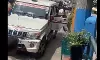 മലപ്പുറത്തെ അഭ്യാസം ഇവിടെ വേണ്ട: കാര്‍ ഓടിക്കുമ്പോള്‍ ഫോണില്‍ സംസാരിച്ചെന്ന് ആരോപിച്ച് പിടിച്ച യുവാവിനോട് വയനാട് പോലിസ് (VIDEO)