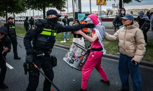 ഇസ്രായേലിലേക്ക് എഫ്-35 യുദ്ധവിമാന ഭാഗങ്ങള്‍ കടത്തുന്ന കപ്പലിനെതിരെ ഡച്ച് തുറമുഖത്ത് പ്രതിഷേധം (ചിത്രങ്ങള്‍)