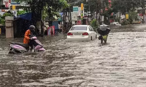 മഴയ്ക്ക് മുന്നേ കാനകള് വൃത്തിയാക്കാന് റോക്കറ്റ് സയന്സ് പഠിക്കേണ്ടതില്ല: ഹൈക്കോടതി മഴയ്ക്ക് മുന്നേ കാനകള് വൃത്തിയാക്കാന് റോക്കറ്റ് സയന്സ് പഠിക്കേണ്ടതില്ല: ഹൈക്കോടതി