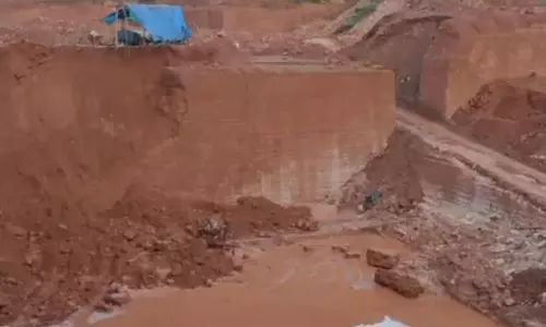 കണ്ണൂര്‍ ചെങ്കല്‍പ്പണയില്‍ മണ്ണിടിച്ചില്‍; അസം സ്വദേശി മരിച്ചു