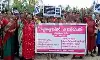 കടലാക്രമണം; ചെല്ലാനത്ത് കടലില്‍ ഇറങ്ങി പ്രതിഷേധം