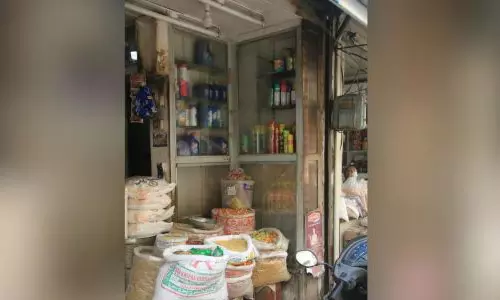 അമ്മേ ഞാന് മോഷ്ടിച്ചിട്ടില്ല; കുര്ക്കുറെ ചിപ്സ് മോഷ്ടിച്ചെന്ന് ആരോപണം ഉന്നയിക്കപ്പെട്ട കുട്ടി ആത്മഹത്യ ചെയ്തു അമ്മേ ഞാന് മോഷ്ടിച്ചിട്ടില്ല; കുര്ക്കുറെ ചിപ്സ് മോഷ്ടിച്ചെന്ന് ആരോപണം ഉന്നയിക്കപ്പെട്ട കുട്ടി ആത്മഹത്യ ചെയ്തു