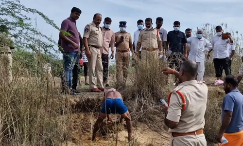 25,000 രൂപ തിരികെ നല്കാത്തതിന് ആദിവാസി കുടുംബത്തെ അടിമയാക്കിയ ആള് അറസ്റ്റില്; ജാമ്യമായ ഒമ്പതുകാരന് മരിച്ചു 25,000 രൂപ തിരികെ നല്കാത്തതിന് ആദിവാസി കുടുംബത്തെ അടിമയാക്കിയ ആള് അറസ്റ്റില്; ജാമ്യമായ ഒമ്പതുകാരന് മരിച്ചു