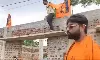നിര്‍മാണത്തിലിരിക്കുന്ന പള്ളിക്ക് മുകളില്‍ കാവിക്കൊടി കെട്ടി