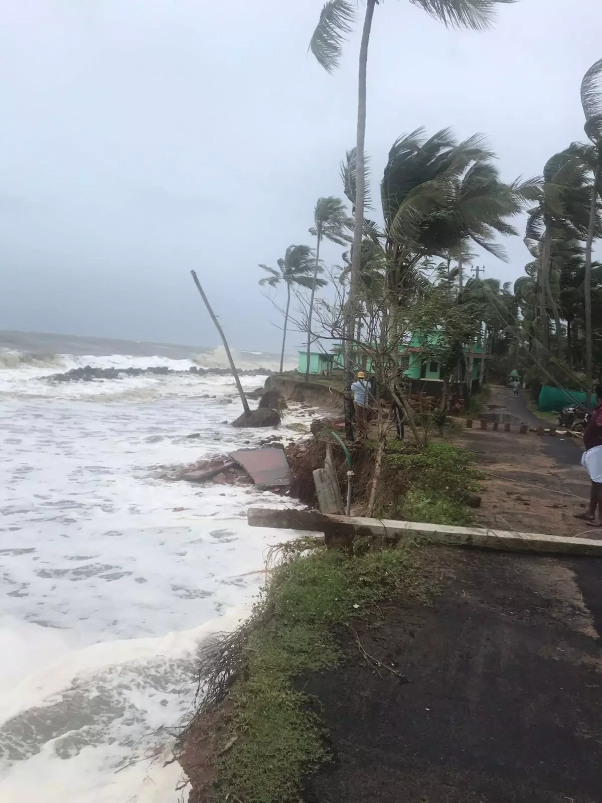 സംസ്ഥാനത്ത് ഒമ്പതു ജില്ലകളിൽ ഉയർന്ന തിരമാല മുന്നറിയിപ്പ്