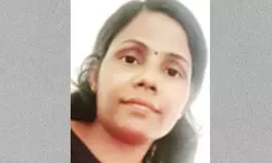 ഇരുമ്പു ഗ്രില്ലില് നിന്നും ഷോക്കേറ്റ് യുവതി മരിച്ചു ഇരുമ്പു ഗ്രില്ലില് നിന്നും ഷോക്കേറ്റ് യുവതി മരിച്ചു