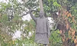 ഛത്തീസ്ഗഡ് പ്രഥമ മുഖ്യമന്ത്രിയുടെ പ്രതിമ സ്ഥാപിക്കുന്നതിന് മുമ്പ് കാണാതായി ഛത്തീസ്ഗഡ് പ്രഥമ മുഖ്യമന്ത്രിയുടെ പ്രതിമ സ്ഥാപിക്കുന്നതിന് മുമ്പ് കാണാതായി