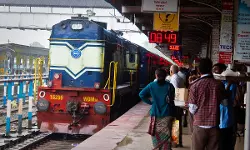 ട്രെയിനുകള്‍ വൈകി ഓടികൊണ്ടിരിക്കുന്നു; വലഞ്ഞ് യാത്രക്കാര്‍