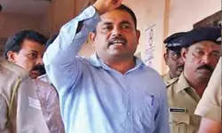 നോവല് പ്രസിദ്ധീകരിക്കാന് അനുവദിക്കാത്തതില് പ്രതിഷേധിച്ച് നിരാഹാരസമരം; മാവോവാദി നേതാവ് രൂപേഷിനെ മെഡിക്കല് കോളജിലേക്ക് മാറ്റി നോവല് പ്രസിദ്ധീകരിക്കാന് അനുവദിക്കാത്തതില് പ്രതിഷേധിച്ച് നിരാഹാരസമരം; മാവോവാദി നേതാവ് രൂപേഷിനെ മെഡിക്കല് കോളജിലേക്ക് മാറ്റി