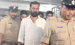 ഹര്ത്താല് കേസില് വിഎച്ച്പി നേതാവിനെ അറസ്റ്റ് ചെയ്തു ഹര്ത്താല് കേസില് വിഎച്ച്പി നേതാവിനെ അറസ്റ്റ് ചെയ്തു