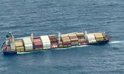 കടലില് പതിച്ച കപ്പല് പൂര്ണമായി നീക്കും: കപ്പലില് ഉണ്ടായത് കാല്സ്യം കാര്ബൈഡുള്ള അഞ്ച് കണ്ടെയ്നറുകള് കടലില് പതിച്ച കപ്പല് പൂര്ണമായി നീക്കും: കപ്പലില് ഉണ്ടായത് കാല്സ്യം കാര്ബൈഡുള്ള അഞ്ച് കണ്ടെയ്നറുകള്