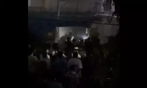 മിശ്ര വിവാഹത്തെ തുടര്‍ന്ന് ഗാസിയാബാദില്‍ സംഘര്‍ഷം; ഭര്‍ത്താവ് അറസ്റ്റില്‍, കട തകര്‍ത്തു (video)