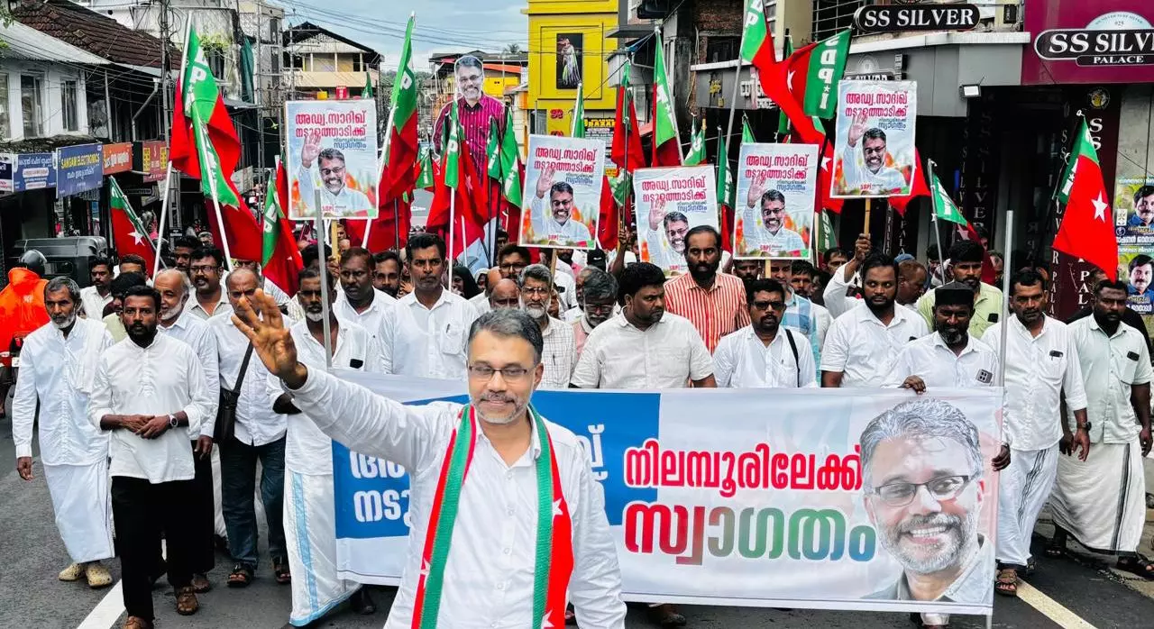 നിലമ്പൂരില്‍ എസ്ഡിപിഐ സ്ഥാനാര്‍ഥി അഡ്വ. സാദിഖ് നടുത്തൊടിക്ക് സ്വീകരണം
