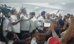 മുസ്ലിംകള്ക്കെതിരായ വര്ഗീയ ആക്രമണങ്ങള് തടയുന്നതില് കര്ണാടക സര്ക്കാര് പരാജയപ്പെട്ടു; മൈനോറിറ്റി യൂണിറ്റ് യോഗത്തില് സംഘര്ഷം, കെപിസിസി ജനറല് സെക്രട്ടറിയടക്കം രാജിവച്ചു മുസ്ലിംകള്ക്കെതിരായ വര്ഗീയ ആക്രമണങ്ങള് തടയുന്നതില് കര്ണാടക സര്ക്കാര് പരാജയപ്പെട്ടു; മൈനോറിറ്റി യൂണിറ്റ് യോഗത്തില് സംഘര്ഷം, കെപിസിസി ജനറല് സെക്രട്ടറിയടക്കം രാജിവച്ചു