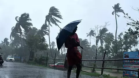 സംസ്ഥാനത്ത് കനത്ത മഴയില്‍ വ്യാപക നാശം: മൂന്നു മരണം