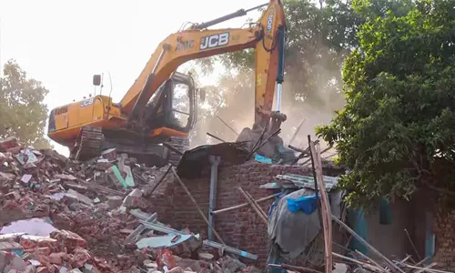 അഹമദാബാദില്‍ 400 വീടുകള്‍ പൊളിച്ചു