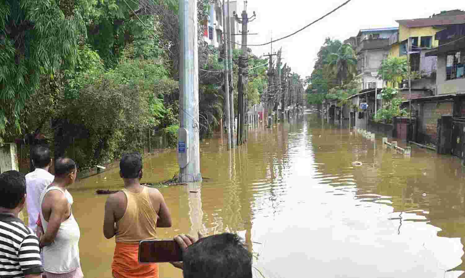 മഴക്കെടുതി; കനത്ത മഴയില് ജീവഹാനിയും വ്യാപക നാശനഷ്ടവും മഴക്കെടുതി; കനത്ത മഴയില് ജീവഹാനിയും വ്യാപക നാശനഷ്ടവും