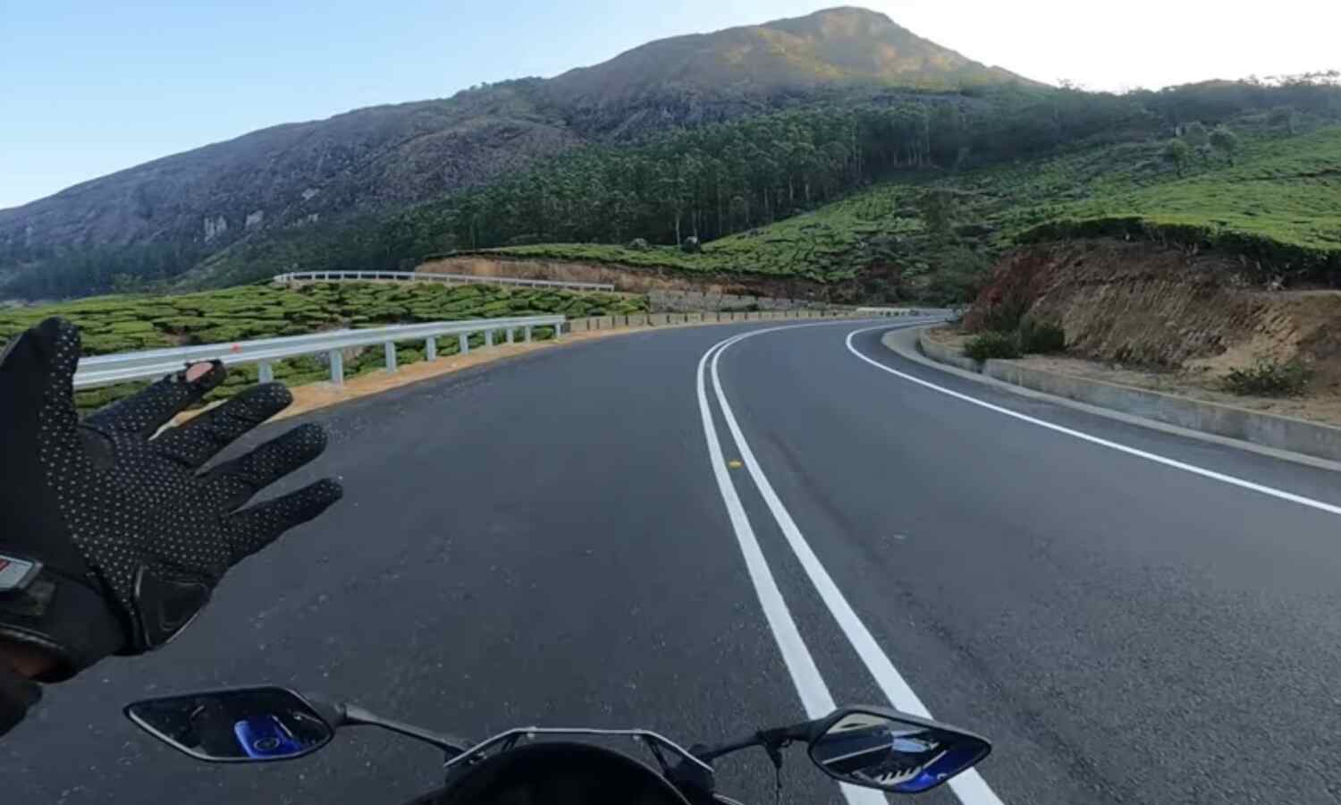 കൊച്ചി-ധനുഷ്കോടി ദേശീയപാതയിലെ ഗ്യാപ് റോഡില് പൂര്ണ യാത്രാ നിരോധനം; ഉത്തരവ് ലംഘിച്ചാല് കര്ശന നടപടി കൊച്ചി-ധനുഷ്കോടി ദേശീയപാതയിലെ ഗ്യാപ് റോഡില് പൂര്ണ യാത്രാ നിരോധനം; ഉത്തരവ് ലംഘിച്ചാല് കര്ശന നടപടി