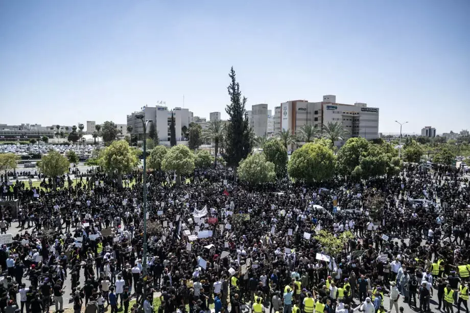 ഫലസ്തീന് ഗ്രാമങ്ങള് പിഴുതെറിയുന്ന ഇസ്രായേല് നടപടി; നെഗേവില് പ്രതിഷേധ പ്രകടനം നടത്തി ഫലസ്തീന് ബദൂയിനുകള് ഫലസ്തീന് ഗ്രാമങ്ങള് പിഴുതെറിയുന്ന ഇസ്രായേല് നടപടി; നെഗേവില് പ്രതിഷേധ പ്രകടനം നടത്തി ഫലസ്തീന് ബദൂയിനുകള്
