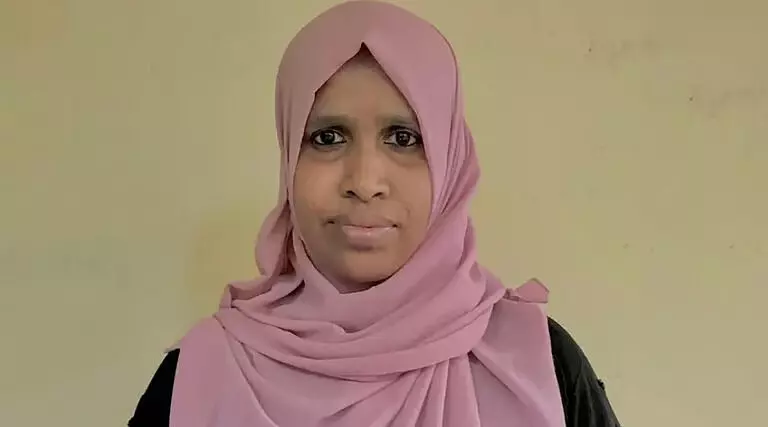 മകളുടെ വിവാഹത്തലേന്ന് കേക്ക് തൊണ്ടയില് കുടുങ്ങി യുവതി മരിച്ചു മകളുടെ വിവാഹത്തലേന്ന് കേക്ക് തൊണ്ടയില് കുടുങ്ങി യുവതി മരിച്ചു