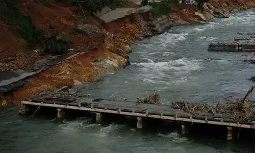 2018ലെ പ്രളയത്തില് വിദേശസഹായം സ്വീകരിക്കാന് കേരളത്തിന് അനുമതി നല്കിയില്ല; ഇപ്പോള് മഹാരാഷ്ട്രക്ക് അനുമതി നല്കി കേന്ദ്രം 2018ലെ പ്രളയത്തില് വിദേശസഹായം സ്വീകരിക്കാന് കേരളത്തിന് അനുമതി നല്കിയില്ല; ഇപ്പോള് മഹാരാഷ്ട്രക്ക് അനുമതി നല്കി കേന്ദ്രം