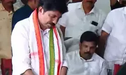 നിലമ്പൂര്‍ ഉപതിരഞ്ഞെടുപ്പ്; യുഡിഎഫ് സ്ഥാനാര്‍ഥി ആര്യാടന്‍ ഷൗക്കത്ത് നാമനിര്‍ദേശ പത്രിക സമര്‍പ്പിച്ചു