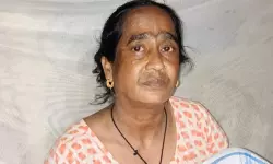 ആളു മാറി ബംഗ്ലാദേശിലേക്ക് തള്ളിവിട്ട രണ്ട് സ്ത്രീകളെ തിരികെ കൊണ്ടുവന്നു ആളു മാറി ബംഗ്ലാദേശിലേക്ക് തള്ളിവിട്ട രണ്ട് സ്ത്രീകളെ തിരികെ കൊണ്ടുവന്നു