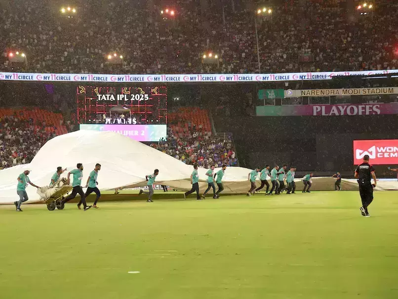 ഐപിഎല്; മഴ മുടക്കി ക്വാളിഫയര് രണ്ട്; മഴ തുടര്ന്നാല് മുംബൈക്ക് തിരിച്ചടി ഐപിഎല്; മഴ മുടക്കി ക്വാളിഫയര് രണ്ട്; മഴ തുടര്ന്നാല് മുംബൈക്ക് തിരിച്ചടി